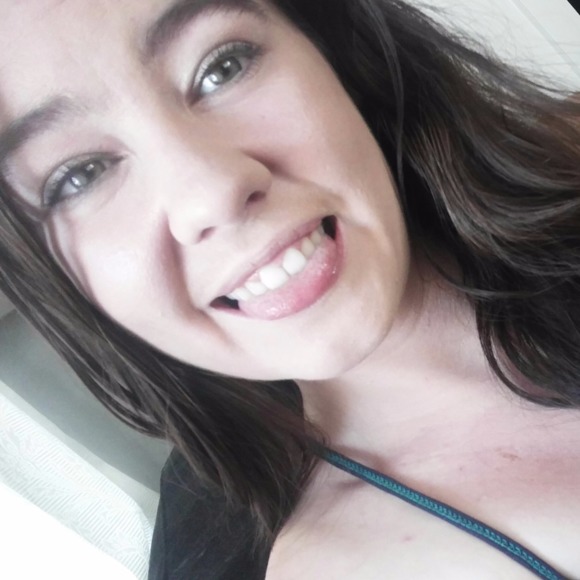 Meet your Posher, Courtney - Picture 1 of 1